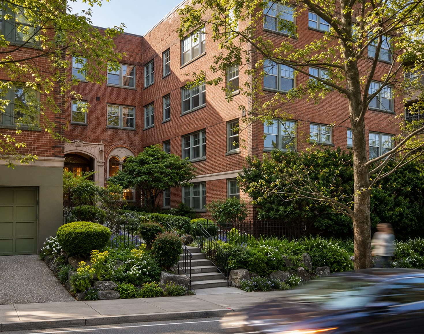 Queen's Court at 124 Warren Ave N, Seattle
